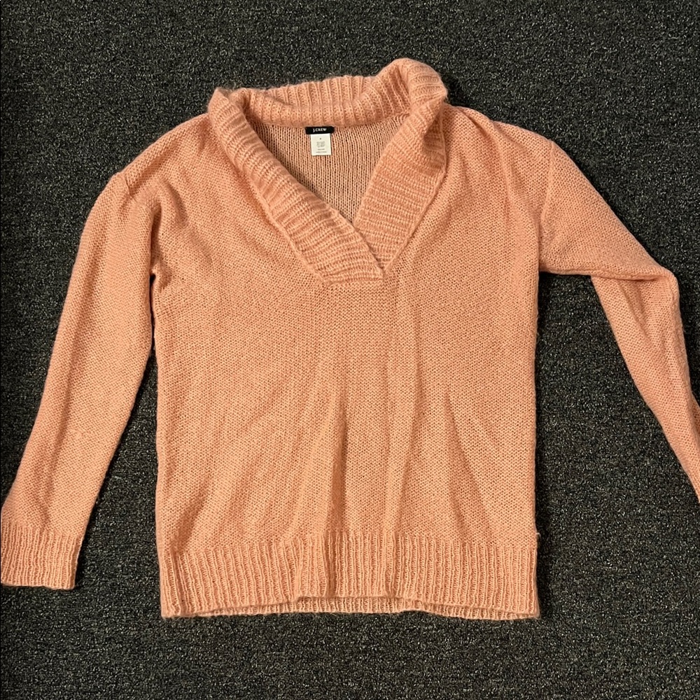 7/$20 J. Crew Women's Peach/Coral V-Neck Sweater 7/$20
